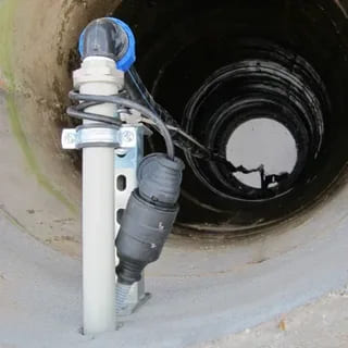 Замена насоса в колодце с привлечением специалистов Замена насоса в колодце с привлечением специалистов